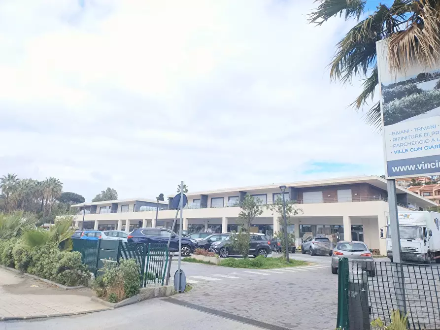 Immagine 2 di Casa trifamiliare in vendita  in Via Consolare Pompea, 1945 a Messina