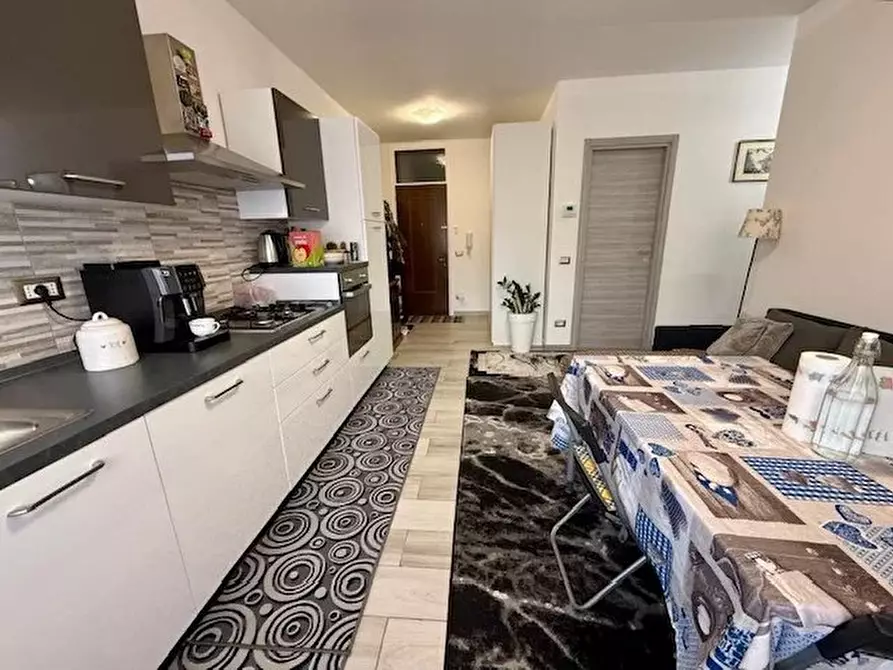 Immagine 1 di Casa trifamiliare in vendita  a Refrontolo