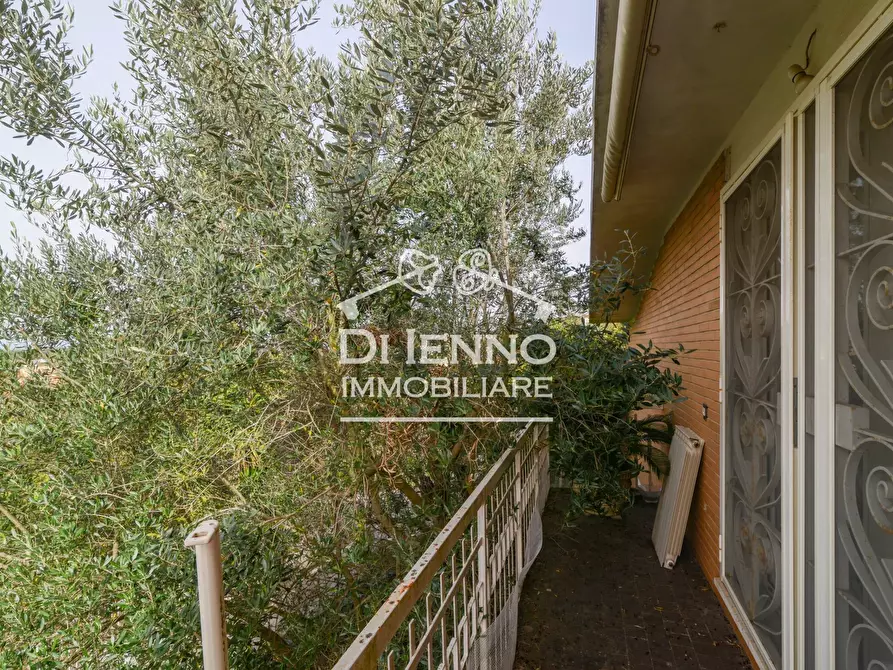 Immagine 32 di Casa trifamiliare in vendita  in Via Riserva del Bagno, 10 a Roma