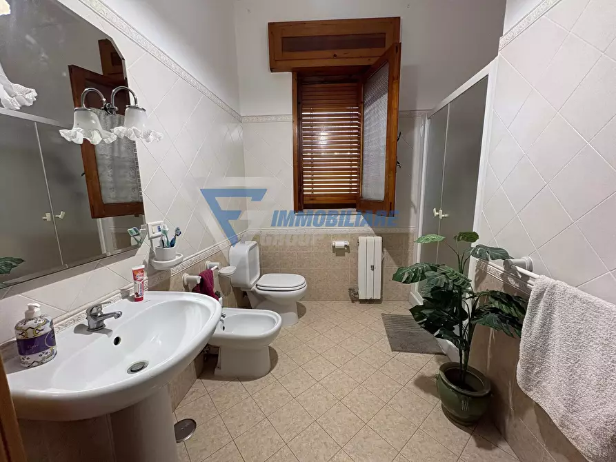 Immagine 8 di Casa trifamiliare in vendita  in Via Chiaramonte Gulfi a Siracusa