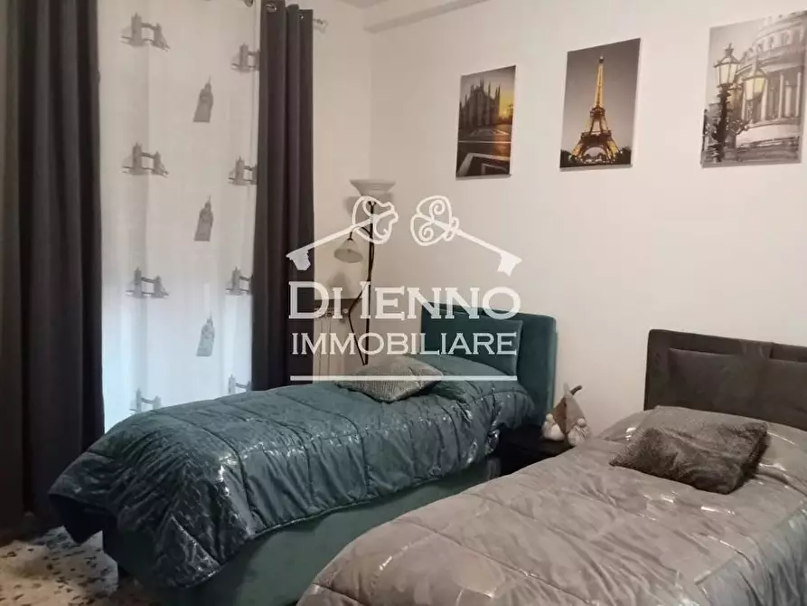 Immagine 8 di Casa trifamiliare in vendita  in Via della Rustica a Roma