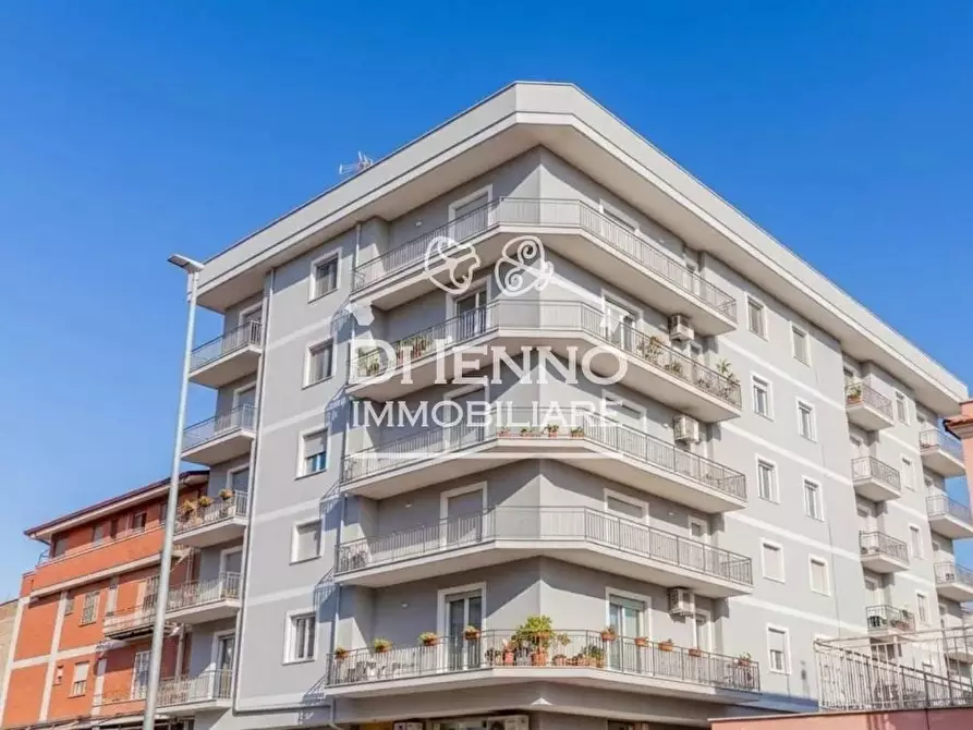 Immagine 5 di Casa trifamiliare in vendita  in Via della Rustica a Roma