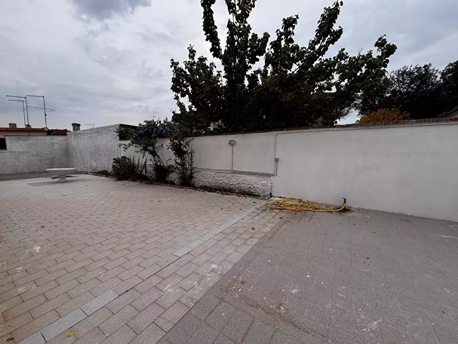 Immagine 5 di Casa trifamiliare in vendita  in Via delle Cinque Miglia a Anzio