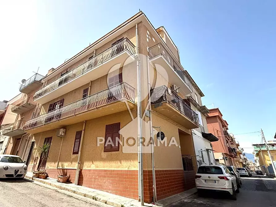 Immagine 2 di Casa trifamiliare in vendita  in Via Luigi Pirandello a Balestrate