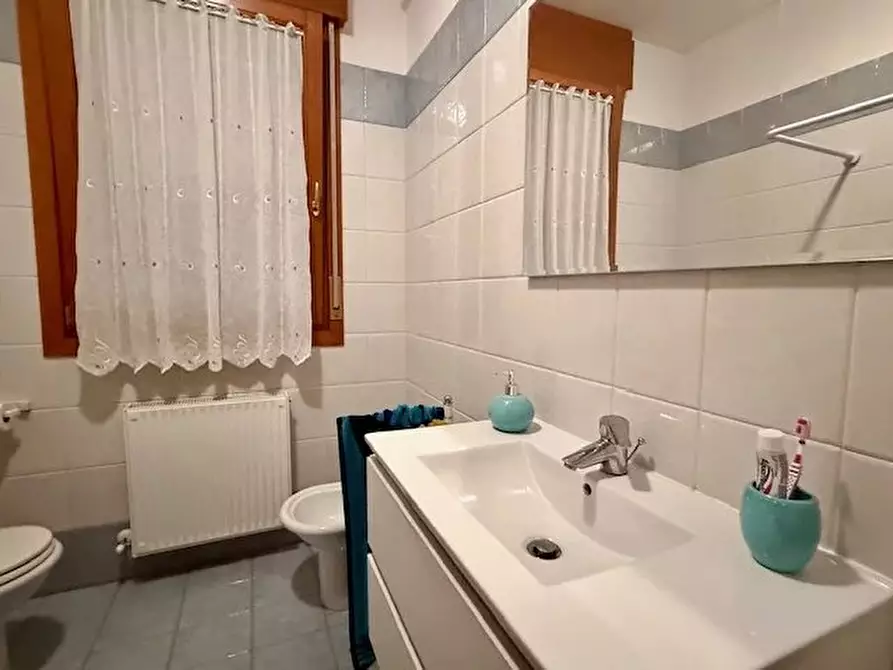 Immagine 5 di Casa trifamiliare in vendita  a Refrontolo