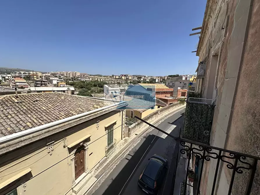 Immagine 10 di Casa trifamiliare in vendita  in Via Venti Settembre a Noto