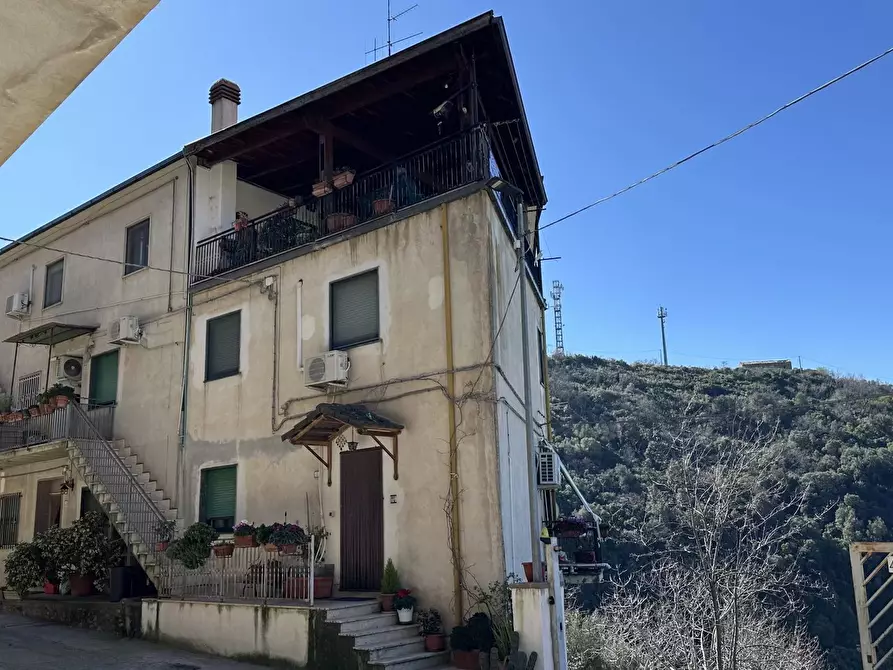 Immagine 1 di Casa trifamiliare in vendita  in Vico II San Venere a Altilia