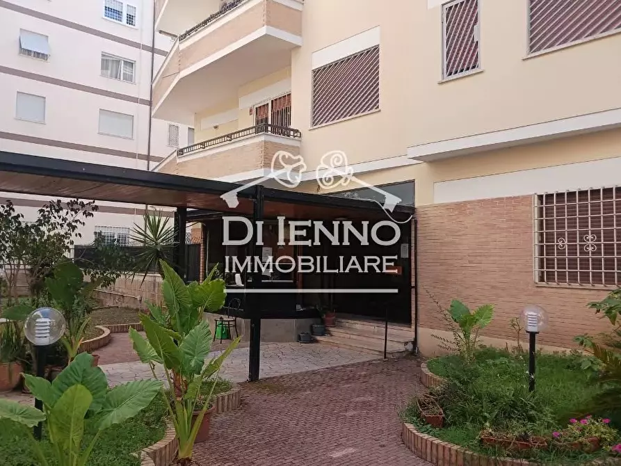 Immagine 12 di Casa trifamiliare in vendita  in Via Achille Loria a Roma