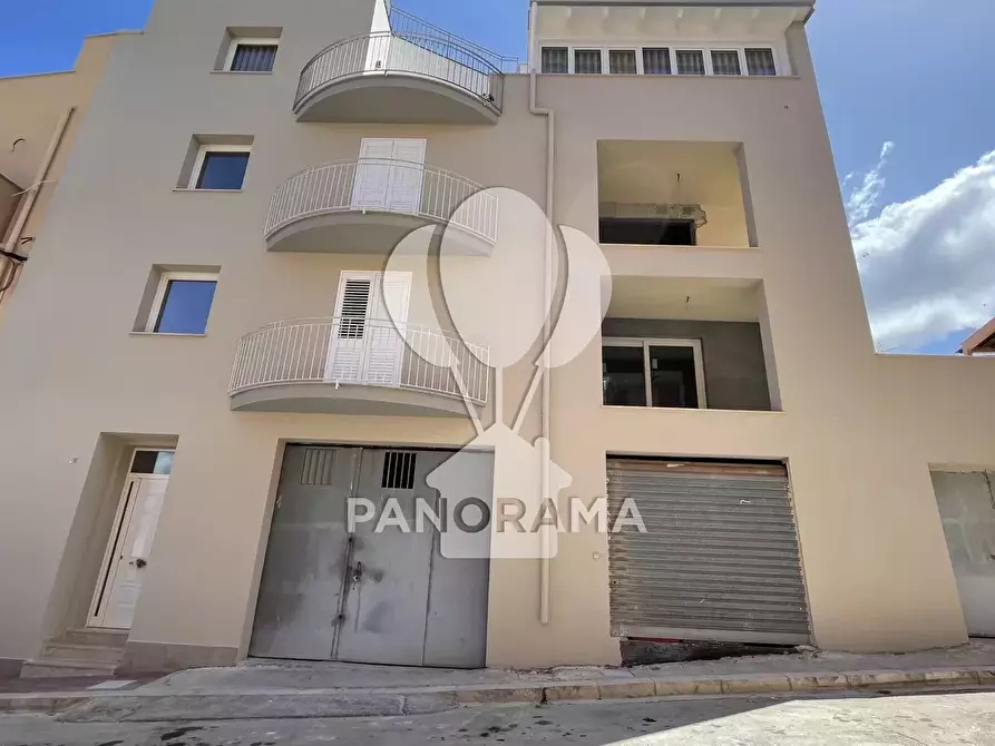 Immagine 2 di Casa trifamiliare in vendita  in via Onorevole Giovanni Palazzolo a Balestrate