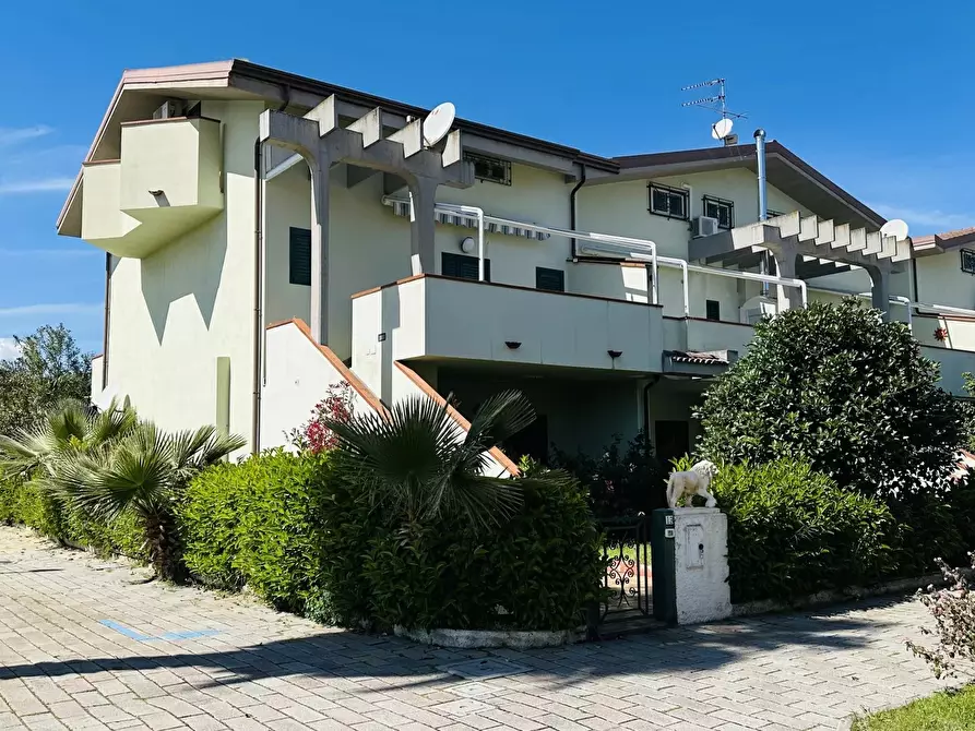 Immagine 1 di Casa trifamiliare in vendita  in Via Pantelleria, 13 a Villapiana