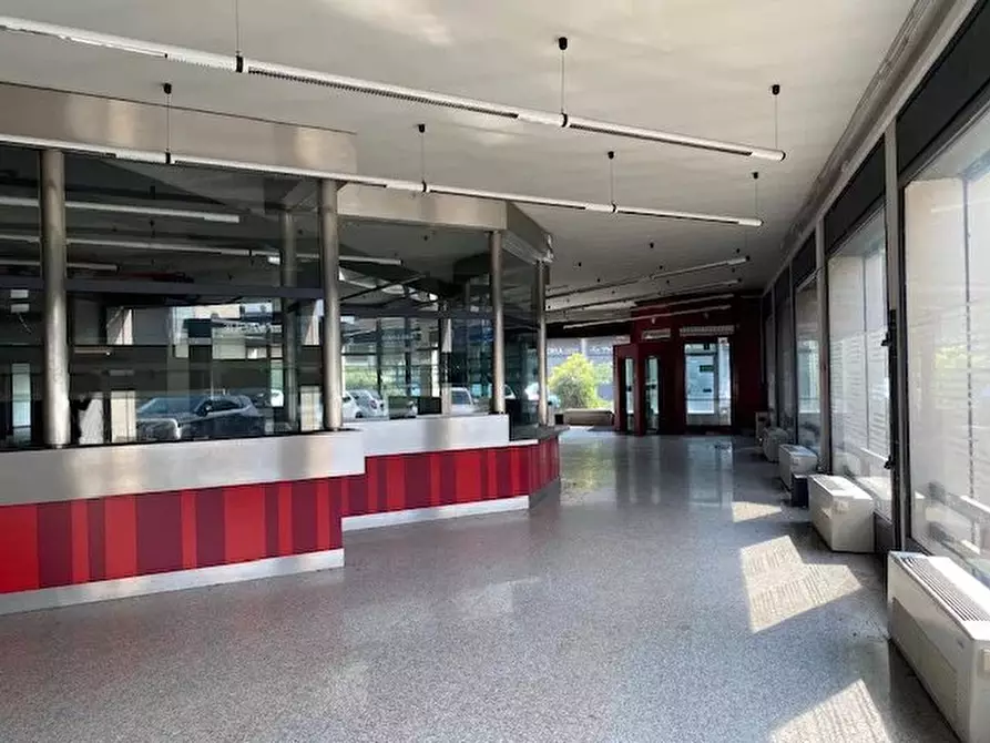 Immagine 21 di Attico in vendita  a Bernate Ticino