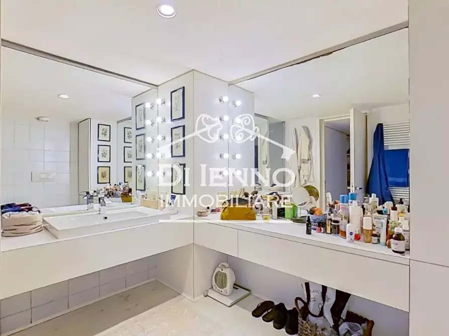 Immagine 32 di Casa trifamiliare in vendita  in Via dei Colli della Farnesina a Roma