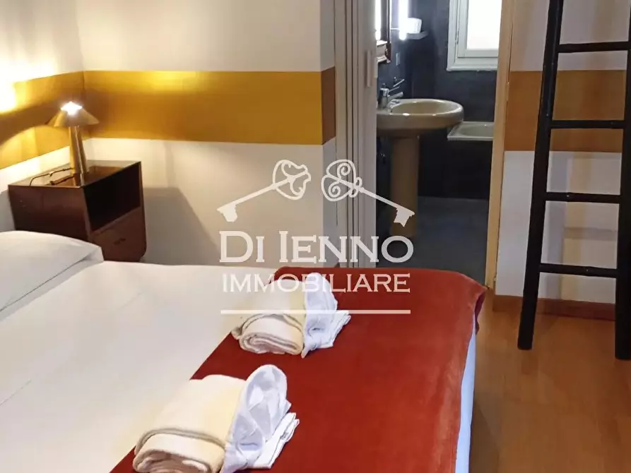 Immagine 31 di Casa trifamiliare in affitto  in Via della Polveriera a Roma