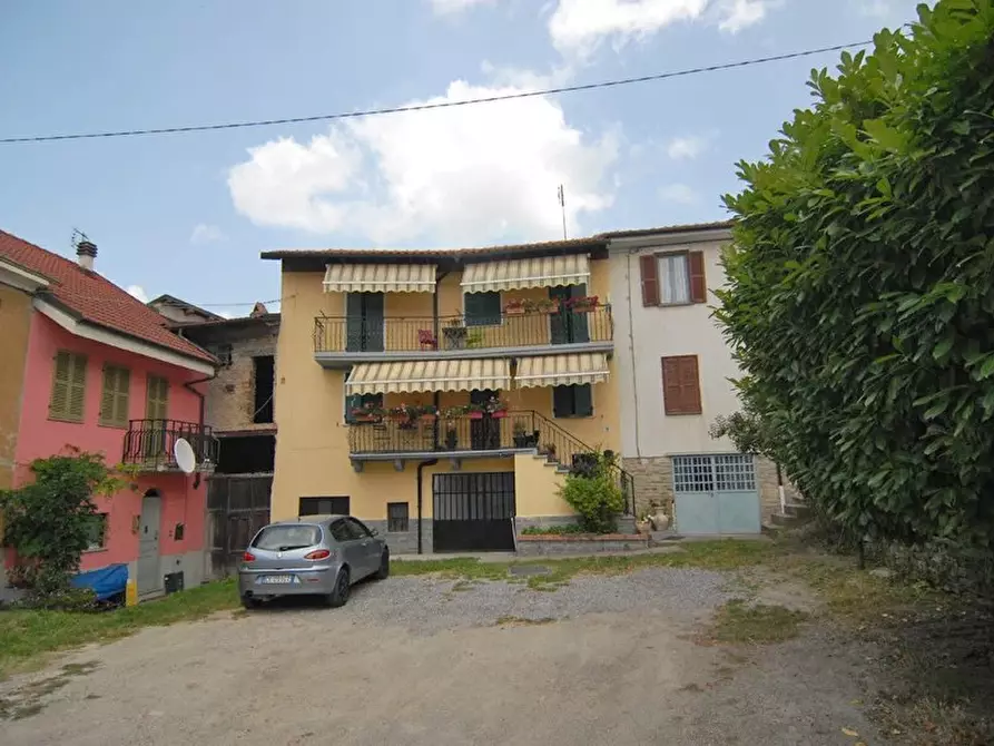 Immagine 1 di Casa trifamiliare in vendita  a Barolo
