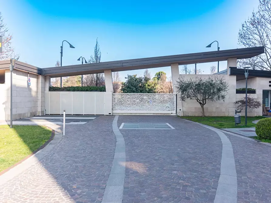 Immagine 38 di Casa trifamiliare in vendita  in Via San Rocco a Segrate