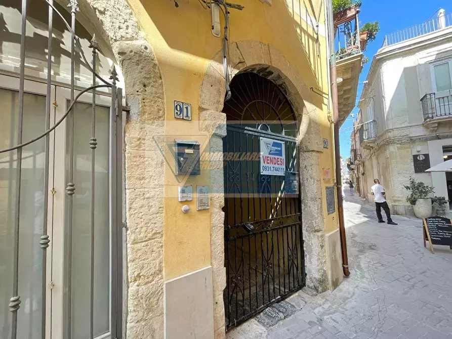 Immagine 8 di Casa trifamiliare in vendita  a Siracusa
