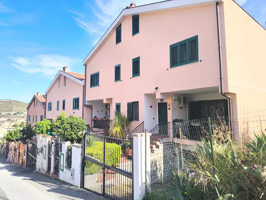 Immagine 3 di Casa trifamiliare in vendita  in Via delle Mimose, 9 a Messina