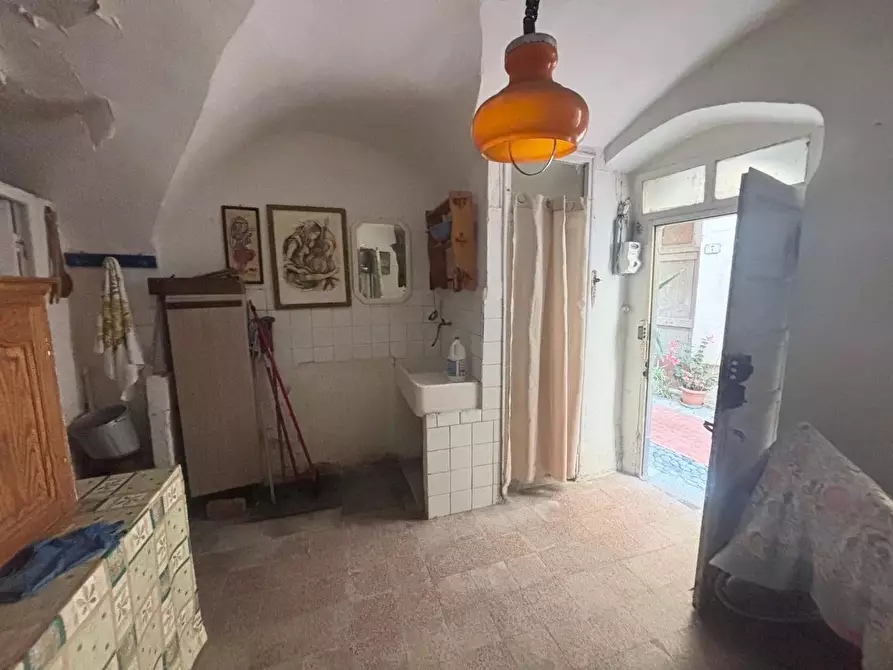 Immagine 1 di Casa trifamiliare in vendita  in Vico Sotto Forni, 10 a Ventimiglia