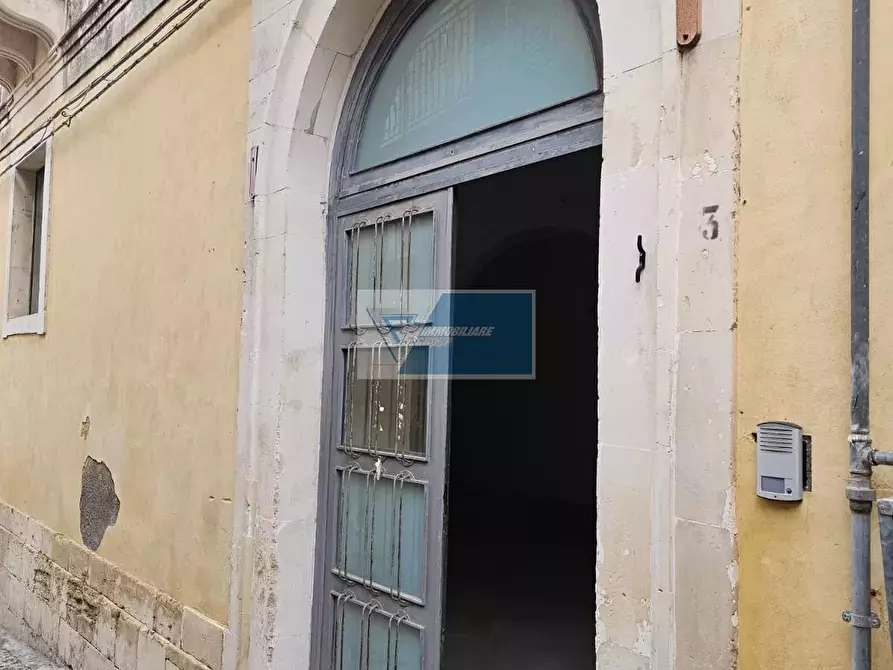 Immagine 1 di Casa trifamiliare in affitto  a Buccheri