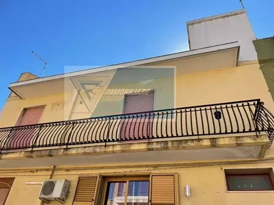 Immagine 1 di Casa trifamiliare in vendita  in Via Enrico Caruso a Siracusa