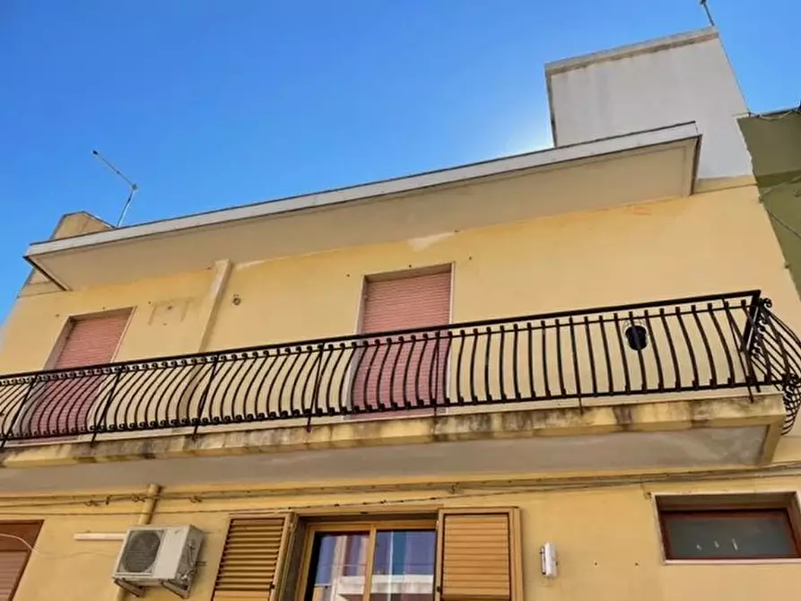 Immagine 1 di Casa trifamiliare in vendita  in Via Enrico Caruso a Siracusa