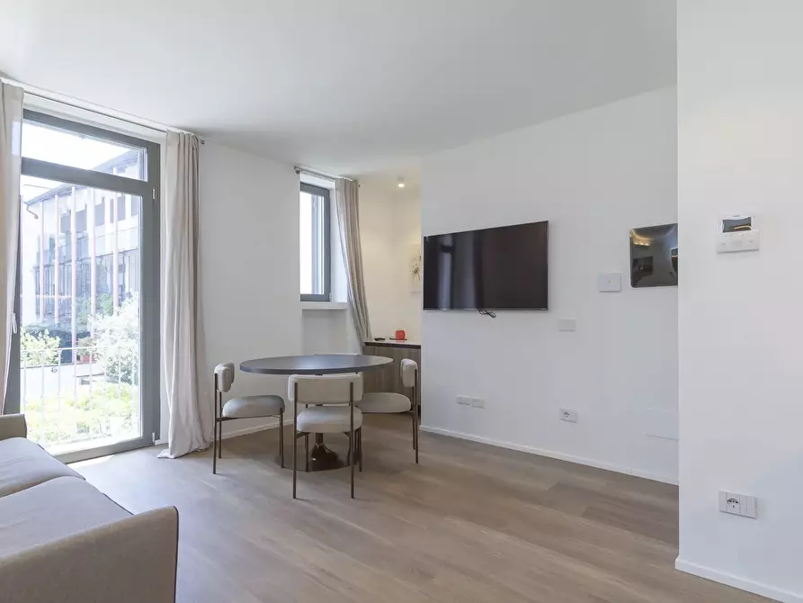 Immagine 1 di Casa trifamiliare in affitto  a Milano