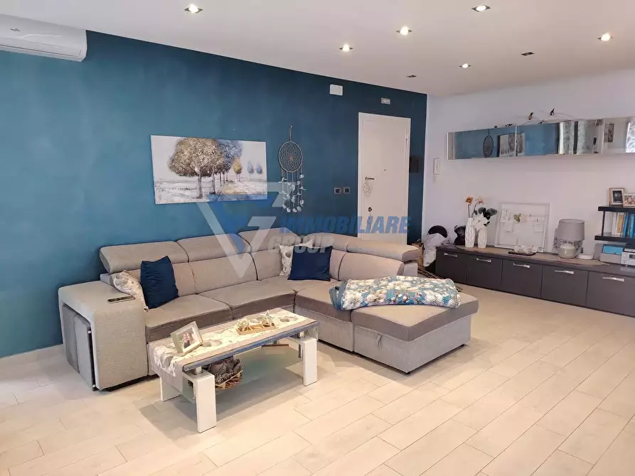 Immagine 3 di Casa trifamiliare in vendita  in Via Salvatore Nanna a Siracusa