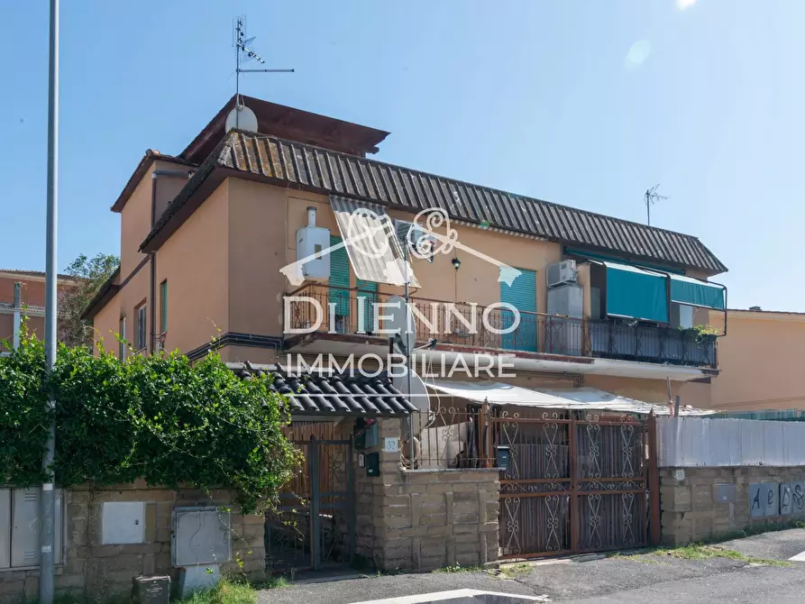 Immagine 37 di Casa trifamiliare in vendita  in Via Siziano a Roma