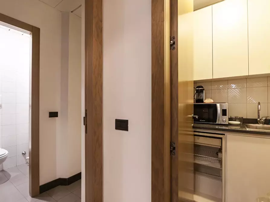 Immagine 27 di Castello in affitto  in Via Spadari a Milano