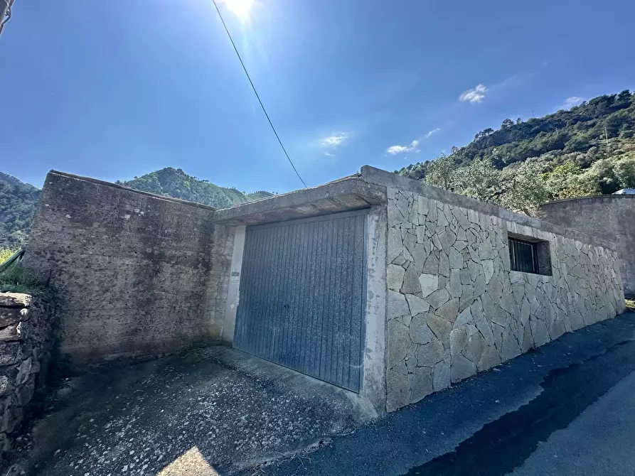 Immagine 2 di Casa bifamiliare in vendita  a Ventimiglia