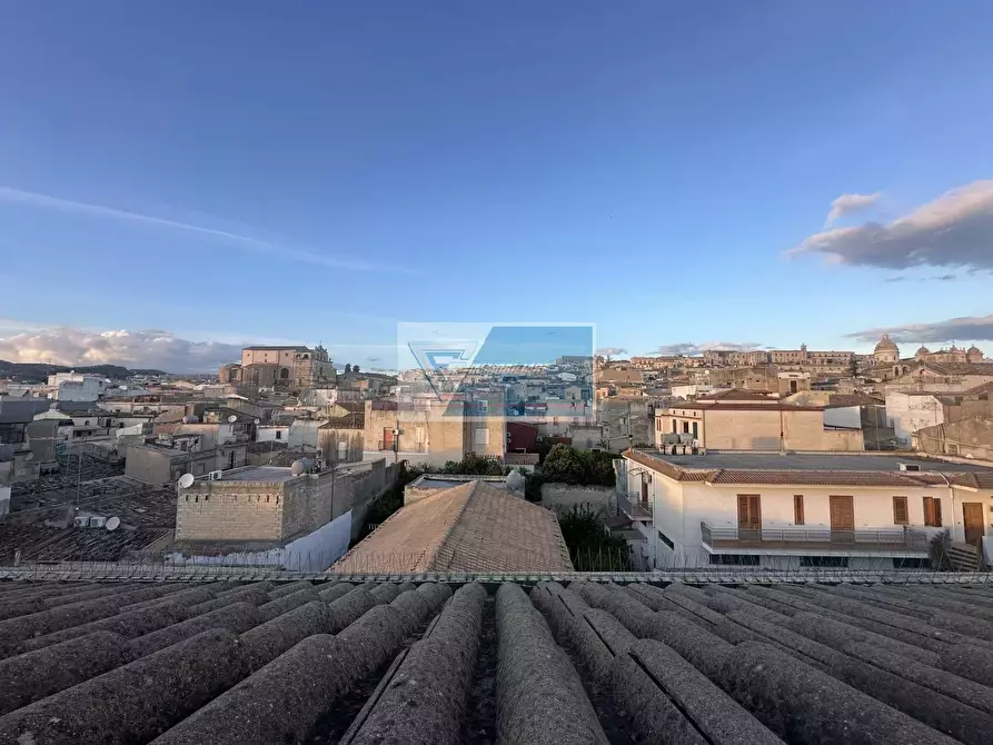 Immagine 7 di Casa trifamiliare in vendita  in Via Roma a Noto