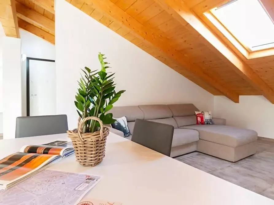 Immagine 2 di Casa trifamiliare in vendita  in Via degli Artigiani, 16 a Oristano