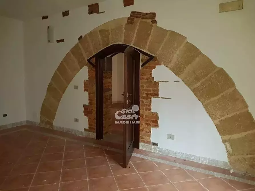 Immagine 4 di Castello in affitto  a Marsala