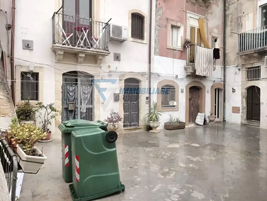 Immagine 3 di Casa trifamiliare in vendita  in Via Dione a Siracusa
