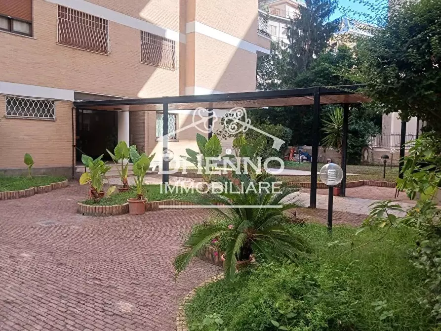 Immagine 1 di Casa trifamiliare in vendita  in Via Achille Loria a Roma