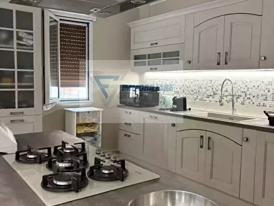Immagine 27 di Casa trifamiliare in vendita  in Via San Giovanni a Buccheri