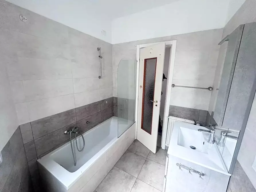 Immagine 10 di Casa trifamiliare in vendita  a Ventimiglia