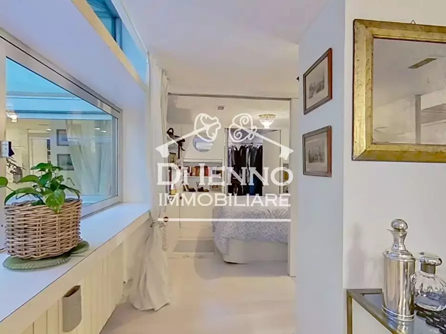 Immagine 2 di Casa trifamiliare in vendita  in Via dei Colli della Farnesina a Roma