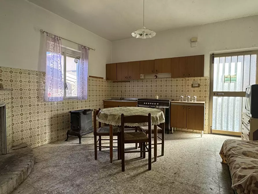 Immagine 6 di Casa trifamiliare in vendita  in via Fratelli Bandiera 25 a Altilia