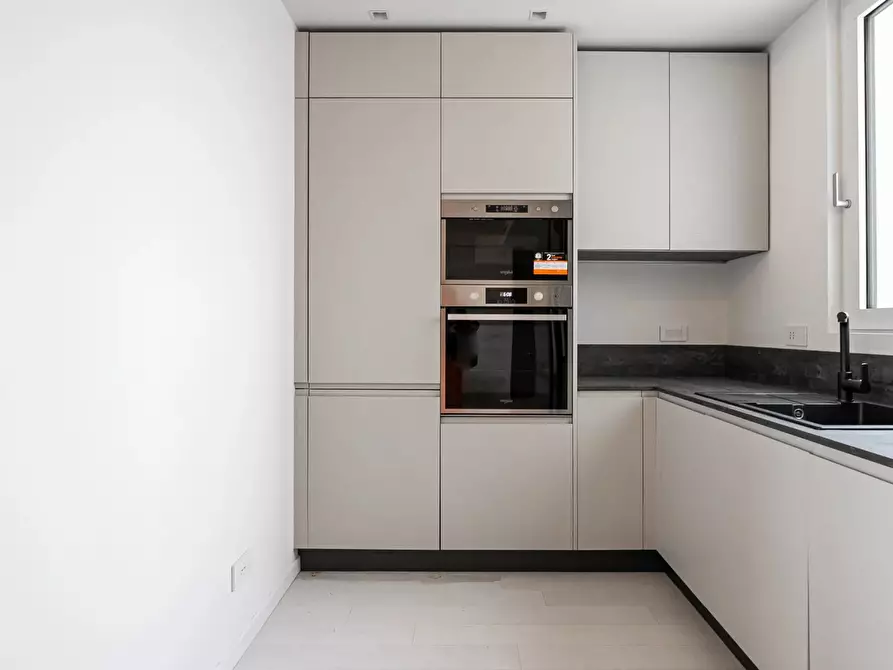 Immagine 11 di Casa trifamiliare in affitto  in via Stresa, 22. a Milano