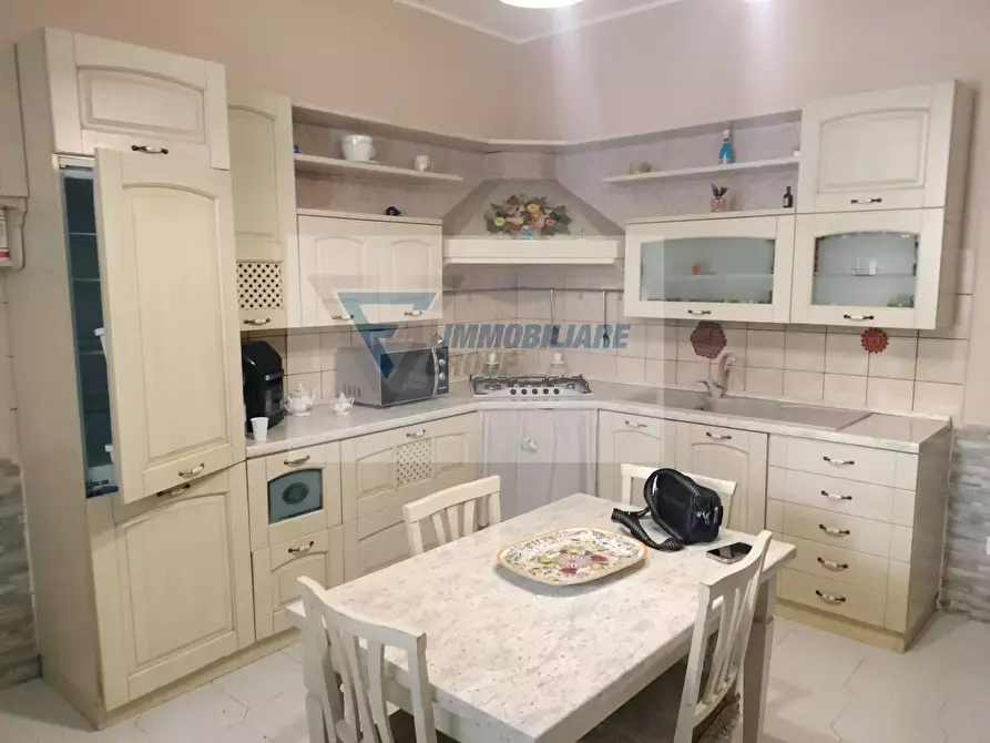 Immagine 4 di Casa trifamiliare in vendita  in Via Firenze a Buccheri