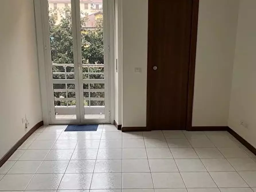 Immagine 2 di Casa trifamiliare in affitto  a Milano
