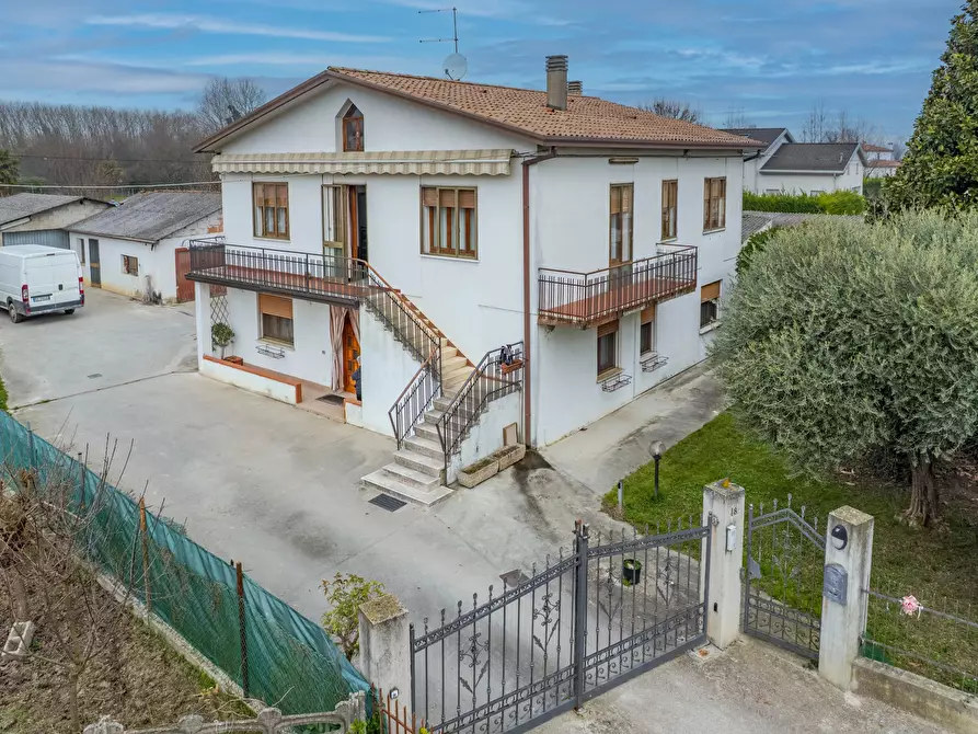 Immagine 4 di Casa trifamiliare in vendita  a Albignasego
