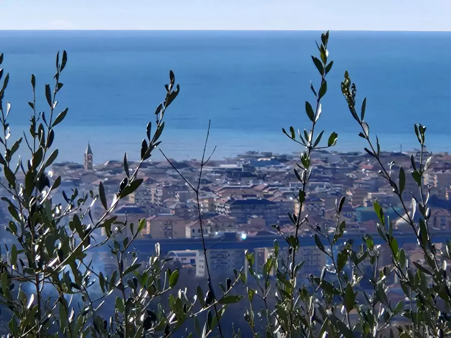 Immagine 43 di Terreno edificabile in vendita  in Via Domenico Canata a Avegno