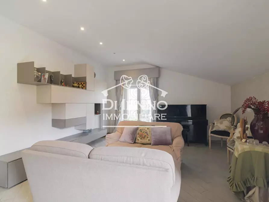 Immagine 8 di Casa trifamiliare in vendita  in Via Riserva del Bagno, 10 a Roma