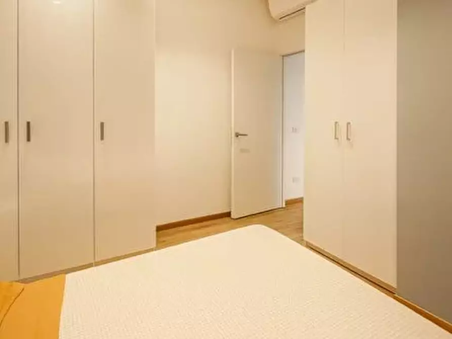 Immagine 13 di Casa trifamiliare in affitto  a Milano