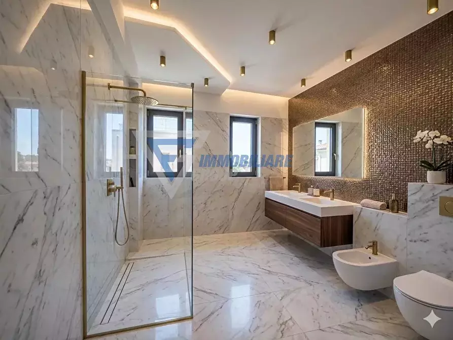 Immagine 4 di Casa trifamiliare in vendita  in Via Filisto a Siracusa