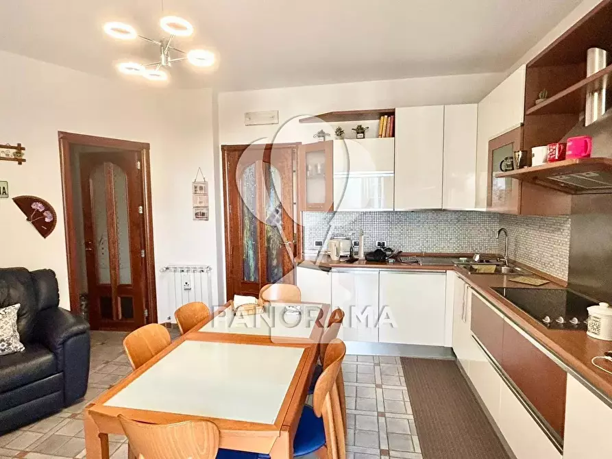 Immagine 12 di Casa trifamiliare in vendita  in Via Colombo a Partinico