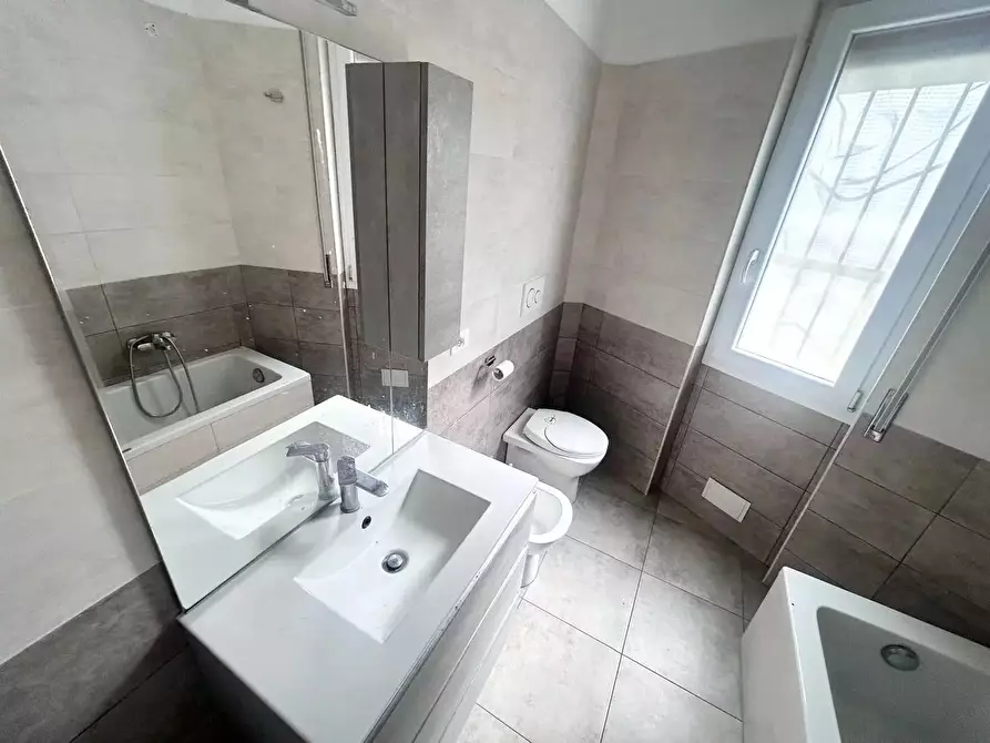 Immagine 9 di Casa trifamiliare in vendita  a Ventimiglia