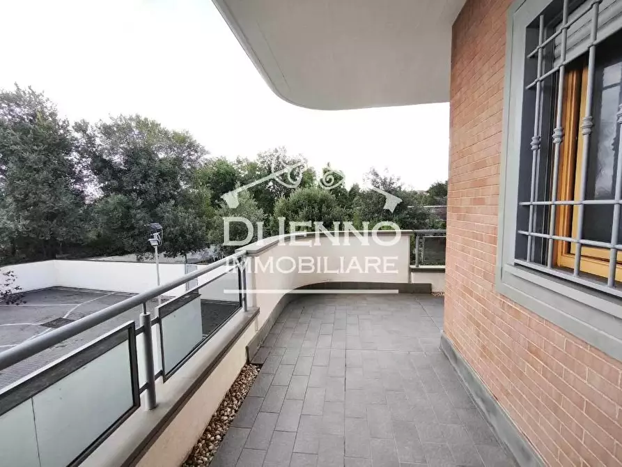 Immagine 2 di Casa trifamiliare in vendita  in Largo Ines Bedeschi a Roma